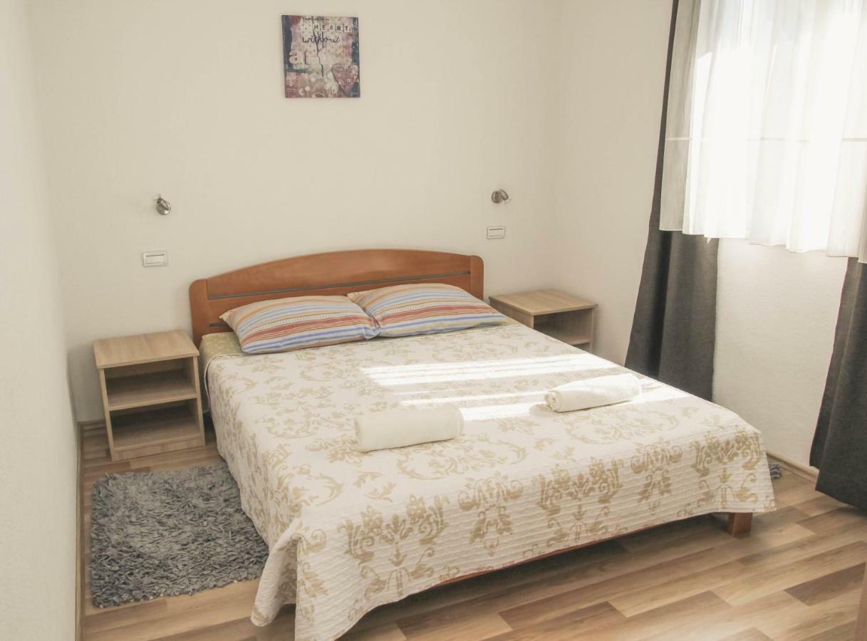Apartmani Bartolic Рогозниця Екстер'єр фото